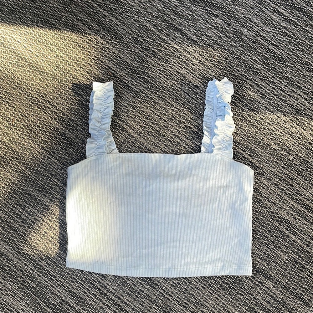 Aritzia m shirt